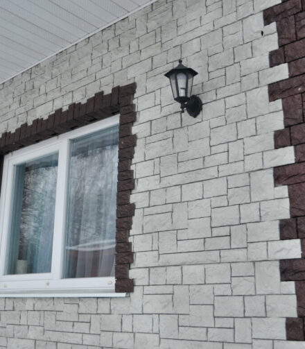 Фасад из «Камня Дикого»