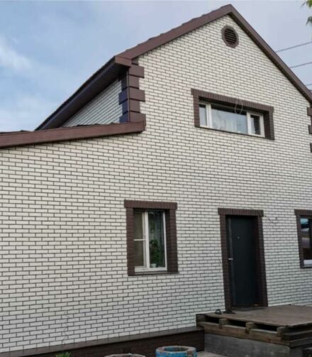 FINEBER «Кирпич Баварский» на фасаде загородного дома