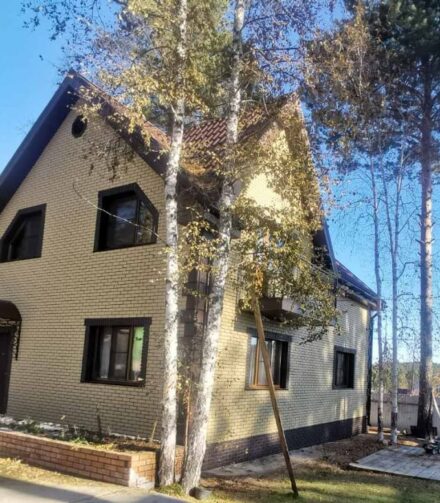 Загородная идиллия из жёлтого кирпича.