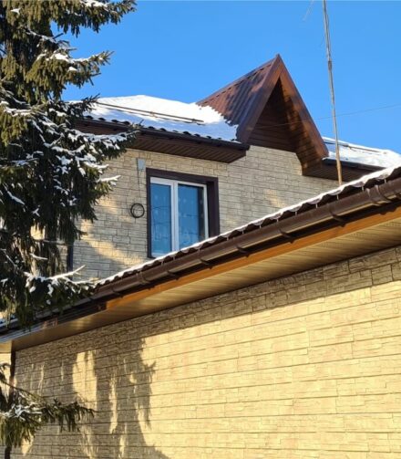 GRAND LINE «Скала»: дом с фасадами из рваного камня