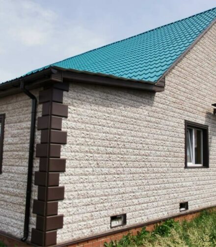 FINEBER «Доломит» бежевый: фасад из тёсаного камня