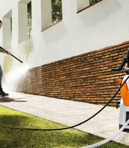 Как помыть фасад здания с панелями из полипропилена?