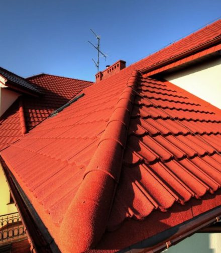 Преимущества кровли с покрытием из композитной черепицы