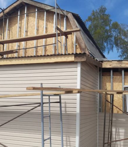 Как отделать дом сайдингом своими руками?