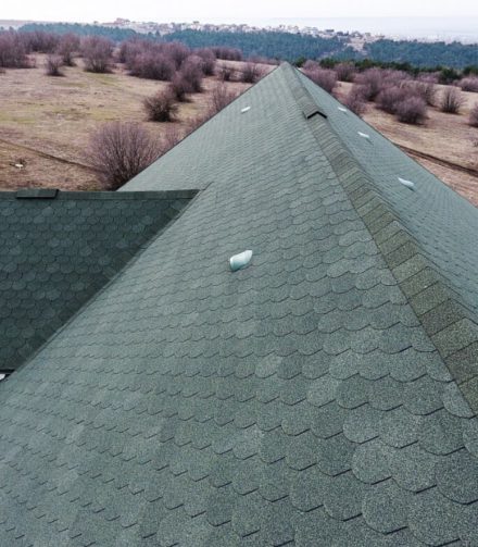 Монтаж конька для гибкой черепицы: полезные советы