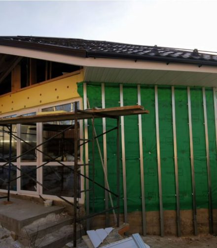 Как смонтировать металлическую обрешетку для винилового сайдинга и утеплителя