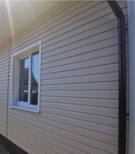 Доборные элементы для фасадных панелей и сайдинга: виды и назначение