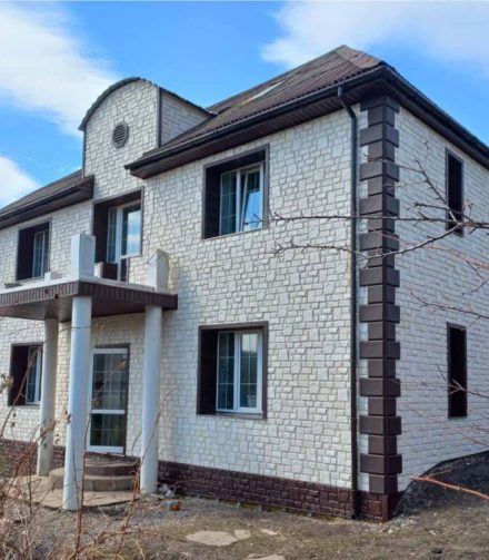 «Екатерининский камень» от GRAND LINE: большой дом в классическом стиле.