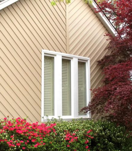 Вертикальная ориентация сайдинга: в каких случаях она предпочтительнее