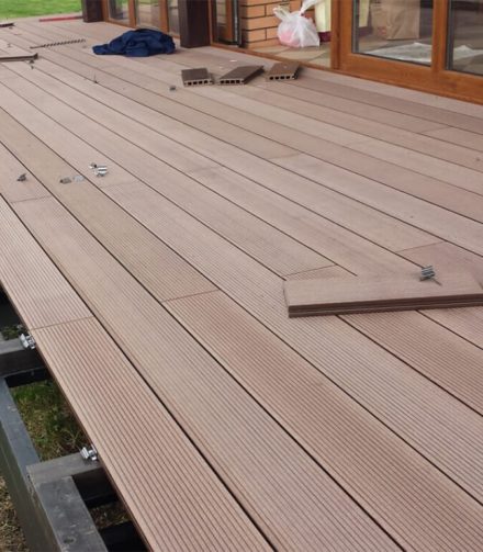 Как укладывать террасную доску из ДПК?