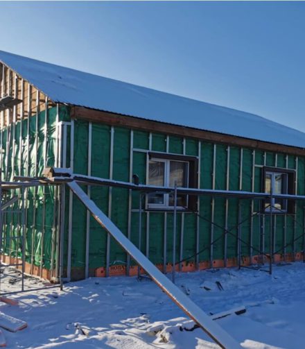 Можно ли обшивать дом сайдингом зимой?