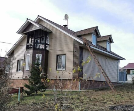 Два цвета сайдинга FINEBER на фасаде