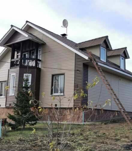 Два цвета сайдинга FINEBER на фасаде