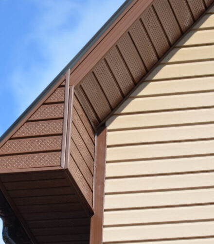 Как правильно монтировать виниловый софит?