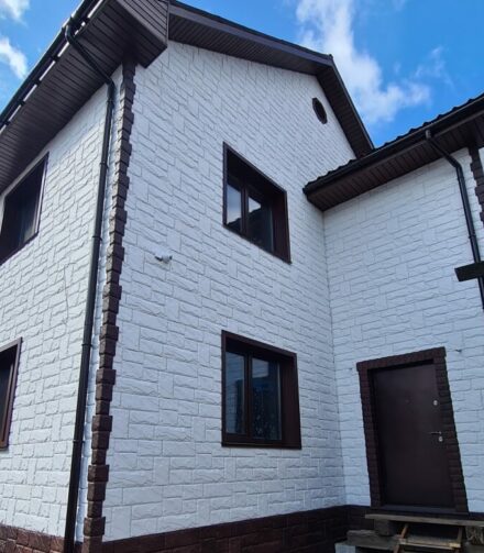 Потрясающий фасад из «Камня Крупного» FINEBER