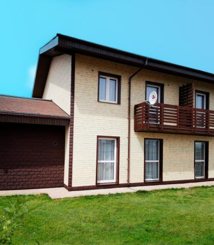 Пшеничный фасад GRAND LINE для большого дома