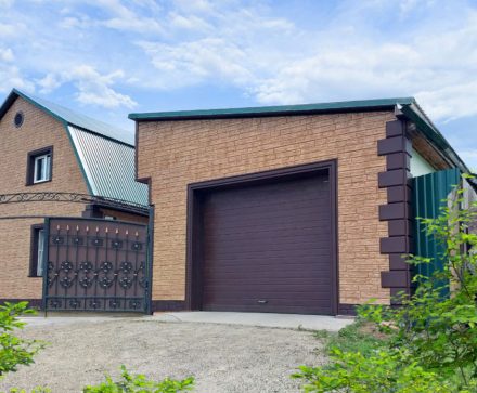 Янтарный «ЯФасад» на загородном доме