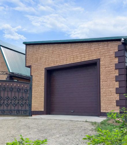 Янтарный «ЯФасад» на загородном доме