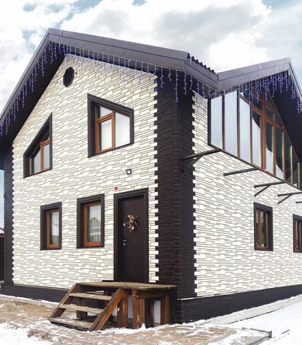 Альпийский домик с панелями «Камелот» от GRAND LINE