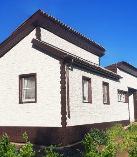 Небольшой дом из «Дикого камня» GRAND LINE